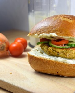 Schneller, veganer Falafel-Burger